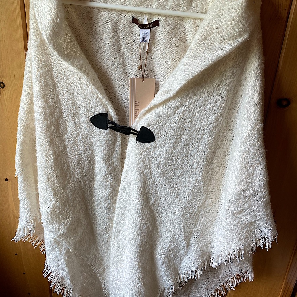 Altare off-white shawl with tags